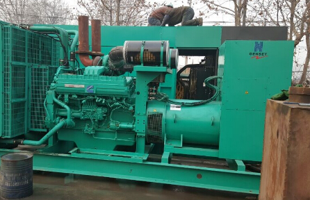 苍溪发电机组如何判断水冷式机油散热器内部是否需要清洗？